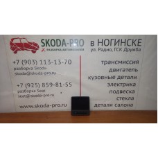 1T1857368E 2K5863284 вещевое отделение кадди