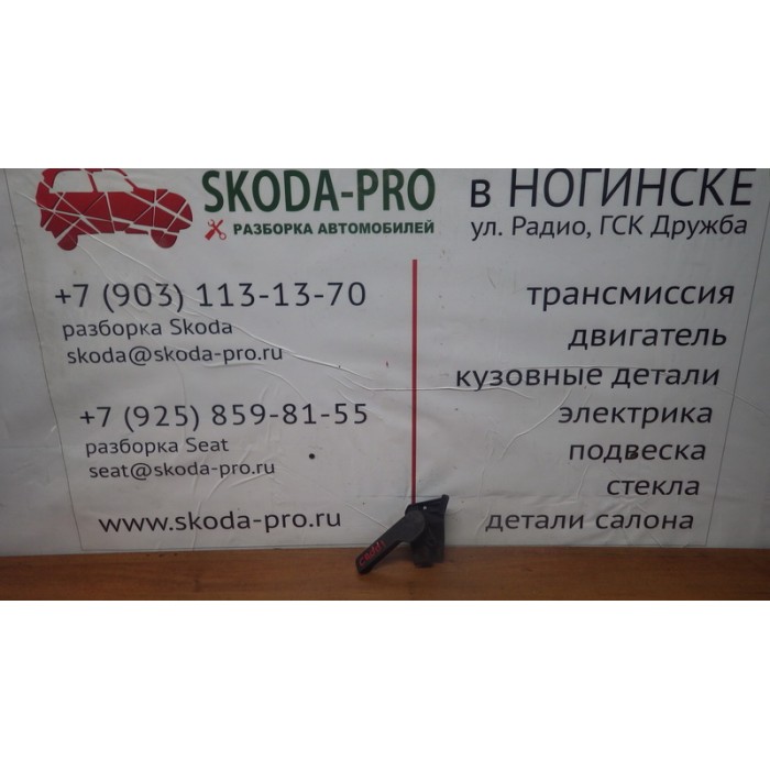 1T1823633B 1J1823533C ручка капота с кронштейном кадди 