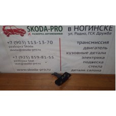 1T0955104B 1T0807924C форсунка омывателя правой фары тауран 