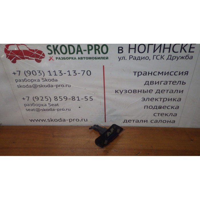 1T0955104B 1T0807924C форсунка омывателя правой фары тауран 