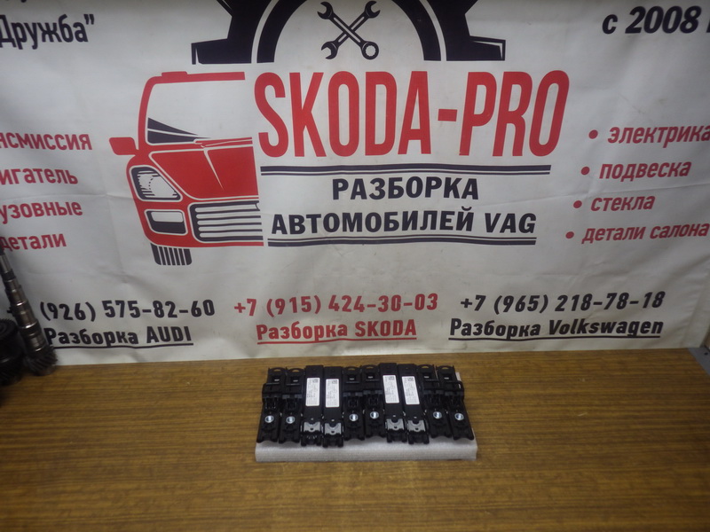 4M0857819A Механизм регулировки ремня VAG